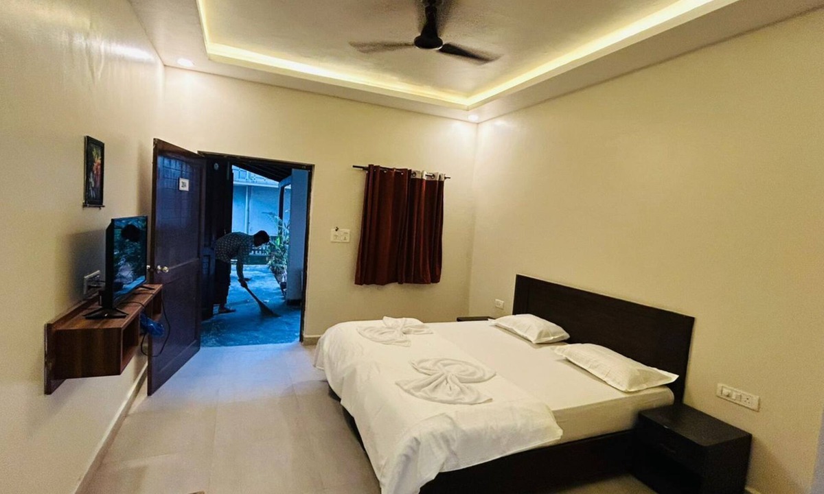 Candolim Hotel | Claudina Baga Beach