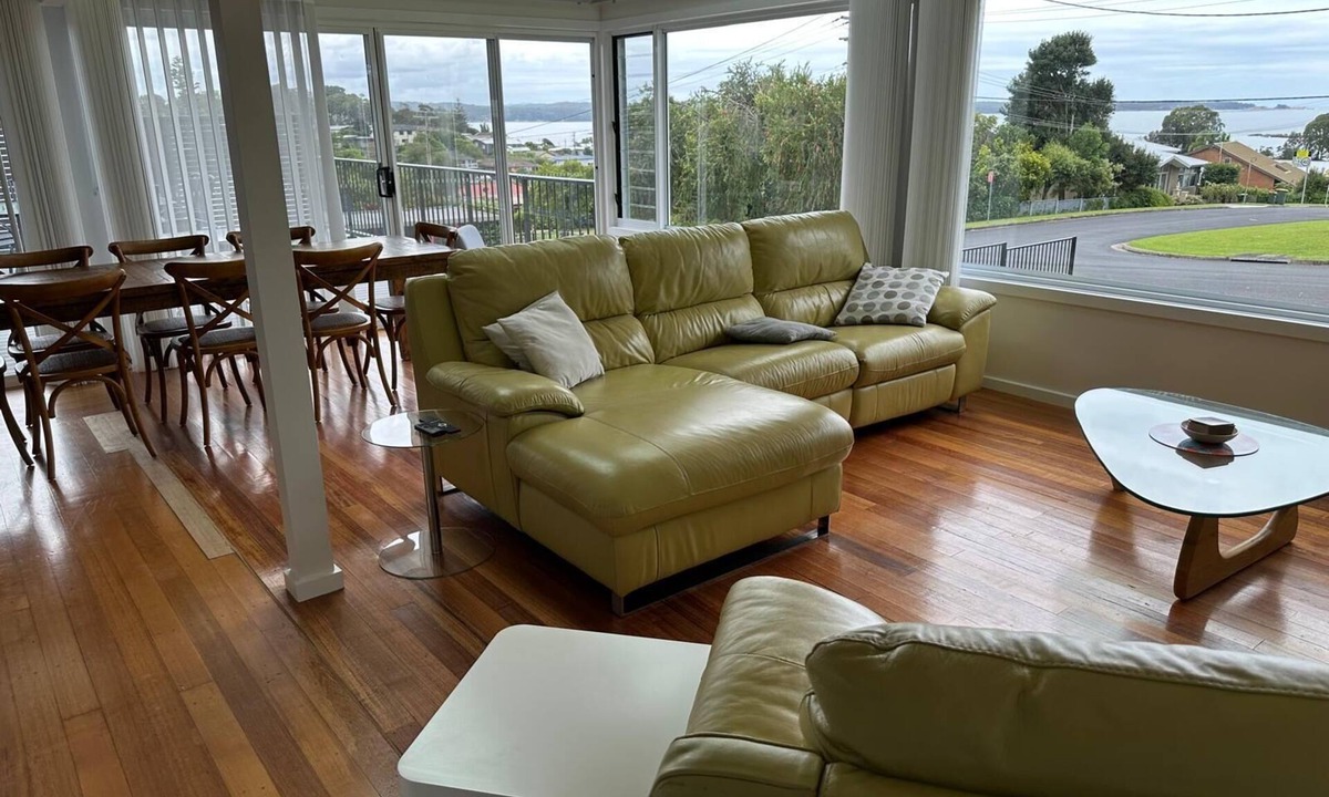 Batehaven House | Cloud 9 - Family accommodation at beautiful Batehaven with water views