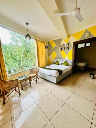 Bullawala Hotel | Clover Inn
