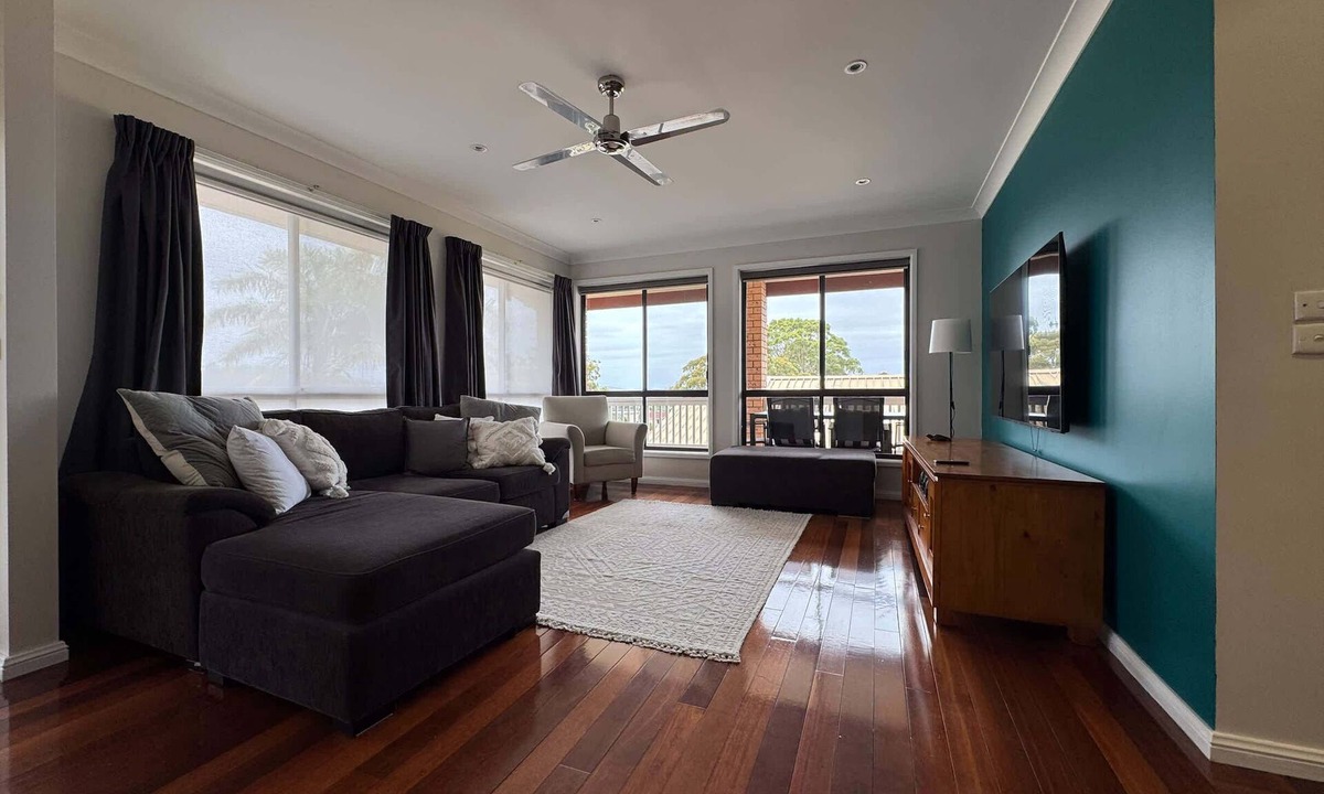 Batehaven House | Coastal Family Home Close to Beach