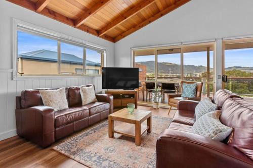 Apollo Bay House | Coastal Gem - pool table and views