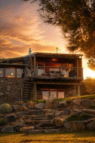 Encounter Bay Ski Chalet | Coastal Tree House- Short Stroll to Beach