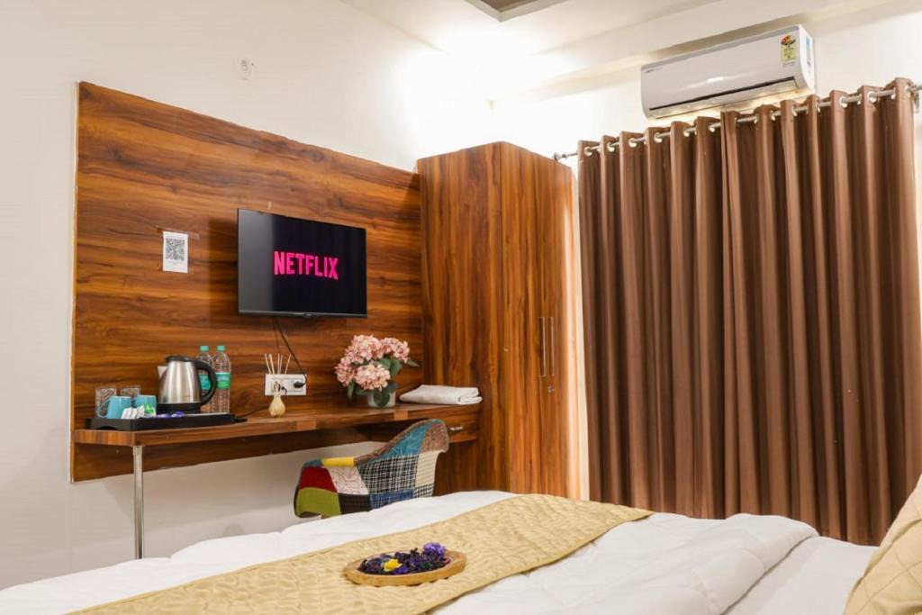 Greater Noida Hotel | Coco House