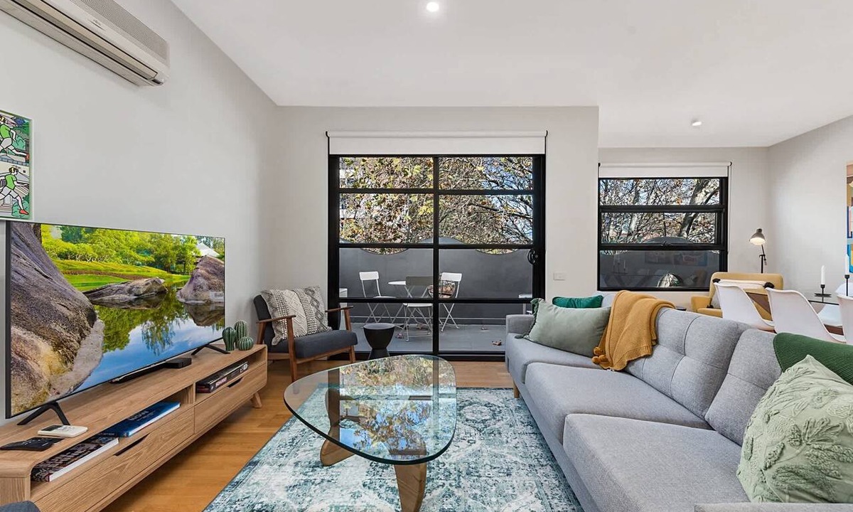 Collingwood Apartment | Collingwood | 2BR + 2 Parking Near Smith St