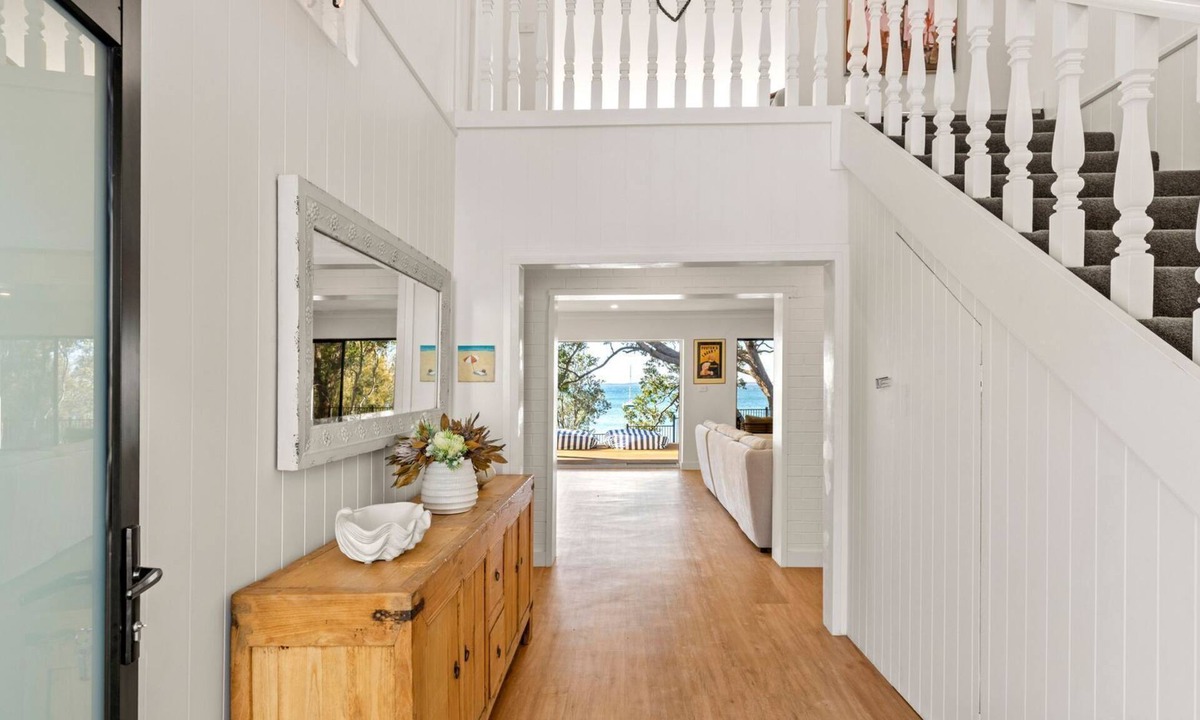 Vincentia House | Collingwood Villa- Waterfront and Pet Friendly home