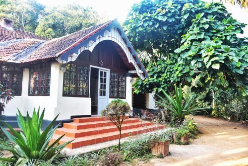 Horur Hotel | Colonial canopy