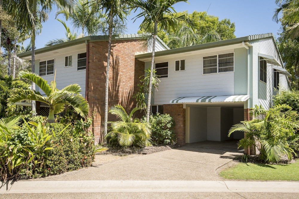 Blacks Beach Hotel | Comfort Resort Blue Pacific