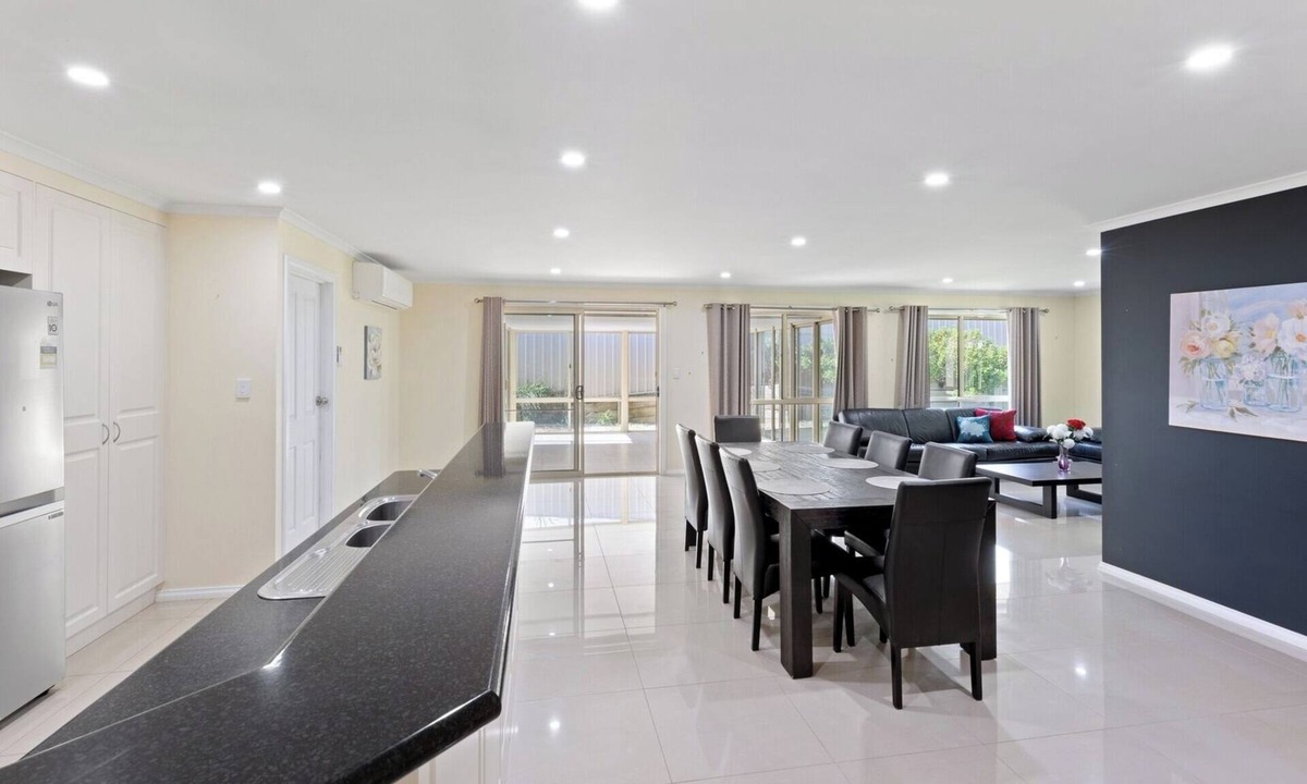 Mount Gambier House | Comfortable 4-Bedroom Home with Backyard Escape