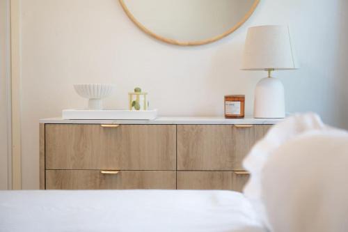 Page House | Comfortable Home for 6 - Canberra Inner North