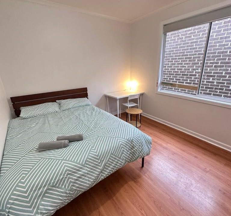 Broadmeadows House | Comfortable Queen Room in Spacious Broadmeadows Home - CR5