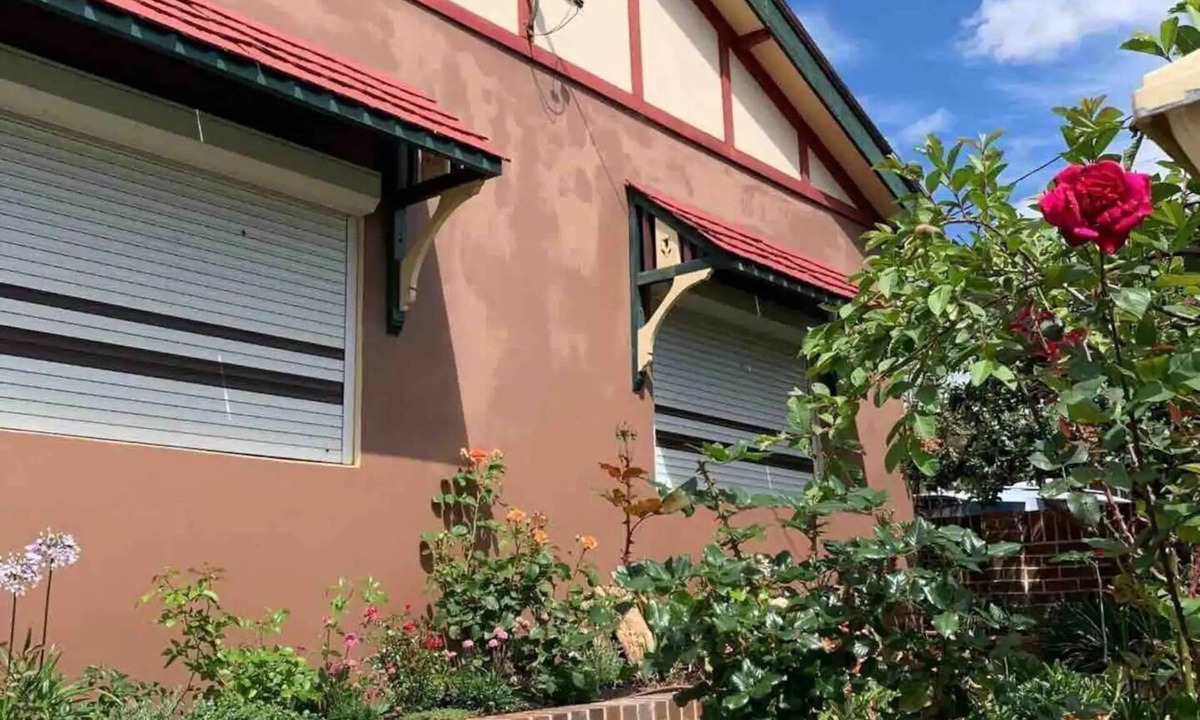 Croydon House | Comfortable spacey cottage, 7.5km to city centre.