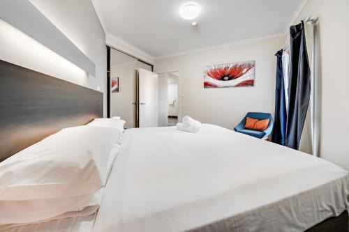 Greenway Apartment | Comfy Lakeside 1-Bed with Secure Parking