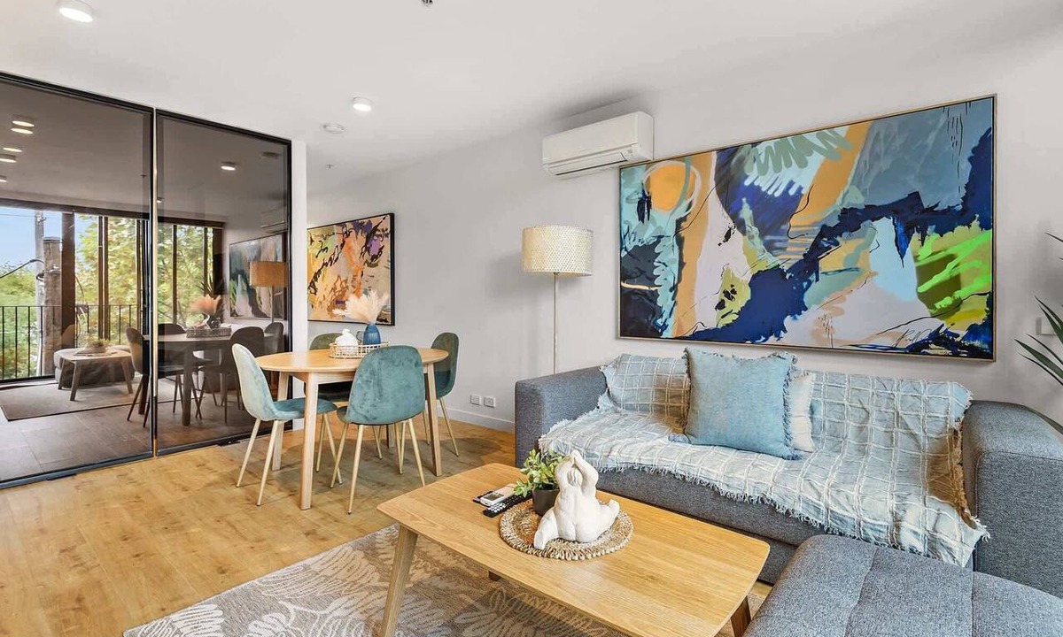 Saint Kilda South Apartment | Contemporary 1-Bed in the Heart of St Kilda