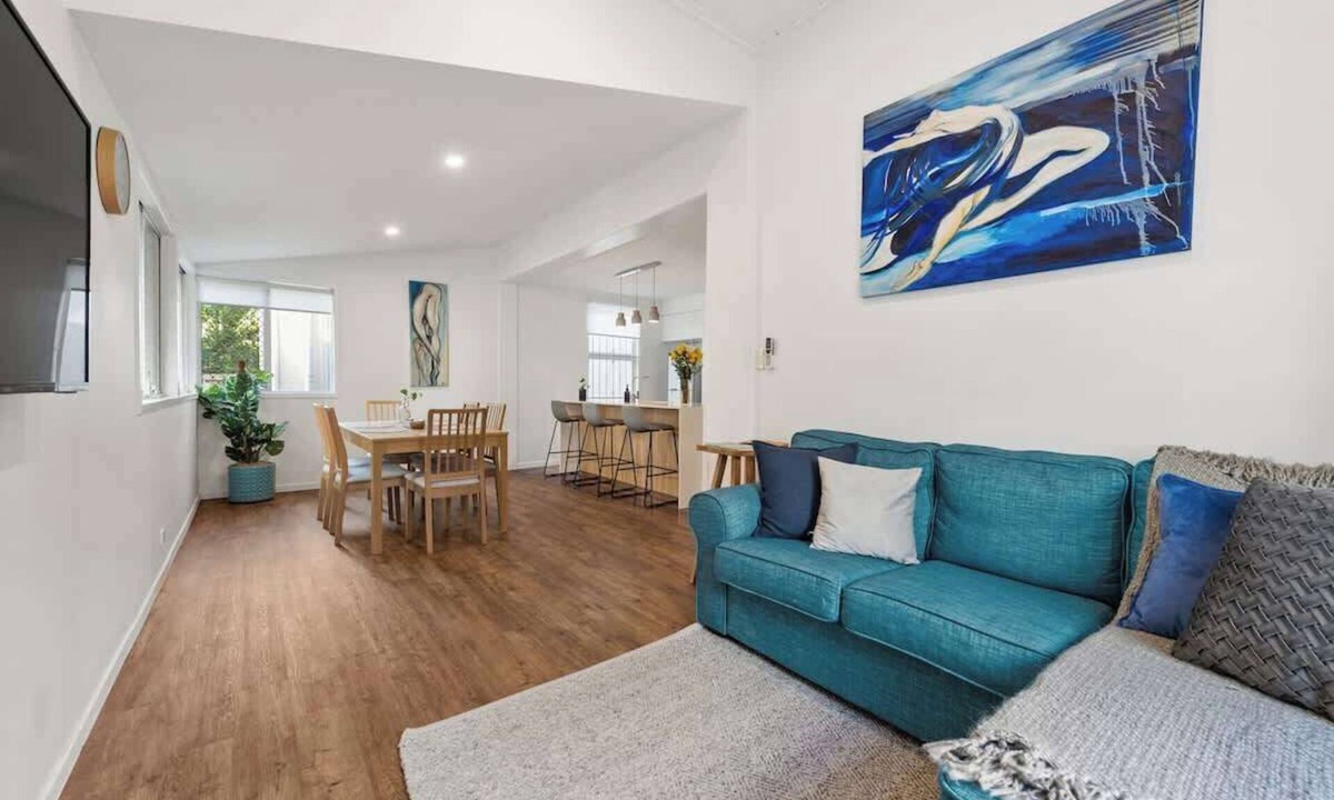 Windsor House | Contemporary Cute! 2Bed/1Bath/1Car~House~10min CBD