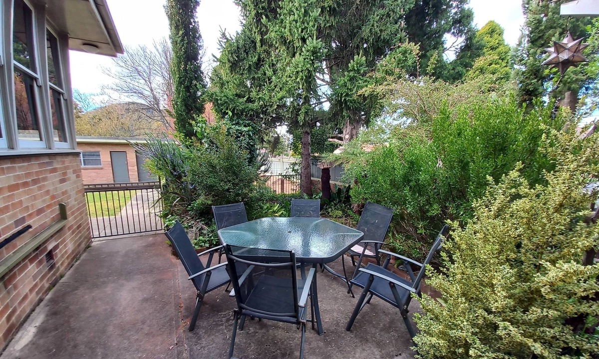 Lithgow House | Cooee On Ordnance Large 3 bedroom home