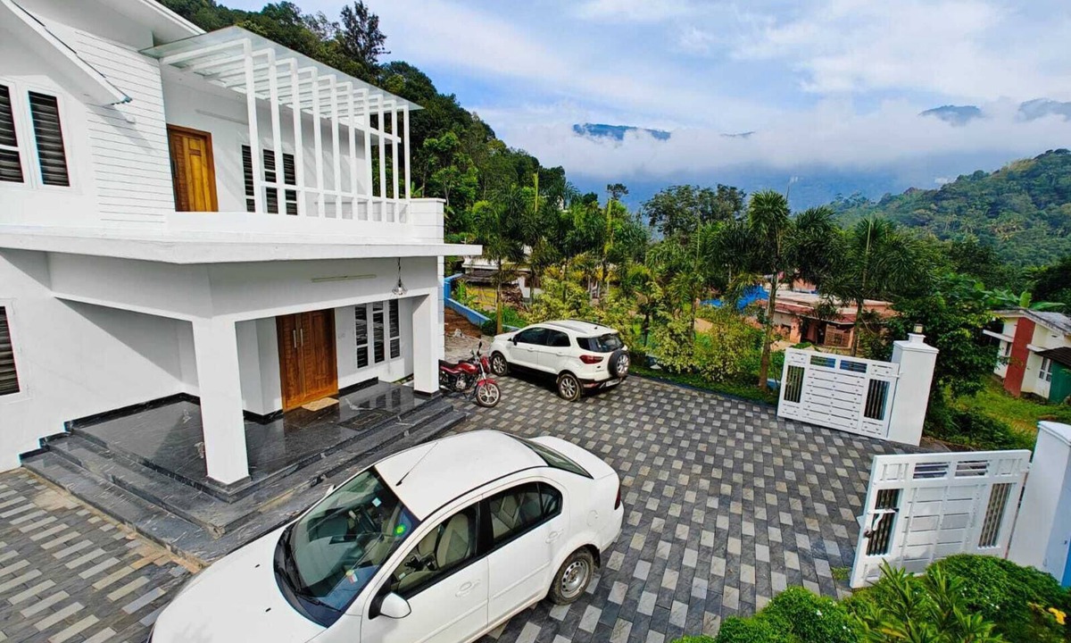 Devikolam Villa | Cool Nest Pool Villa Munnar by VOYEHOMES