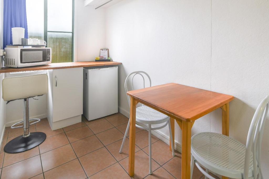 West Mackay Hotel | Cool Palms Motel