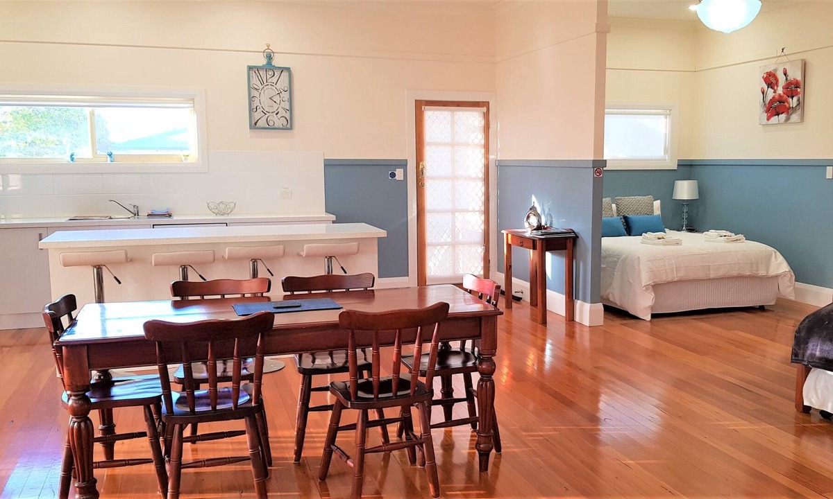 Gloucester House | Coppers Hill Private Accommodation