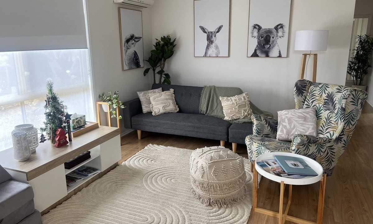 Aldinga Beach Cottage | Cosy Stirling cottage walking distance to the beach,