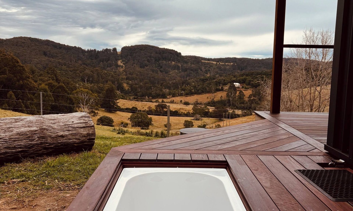 Nethercote Cabin | Cosy Tiny Home Immersed in Nature