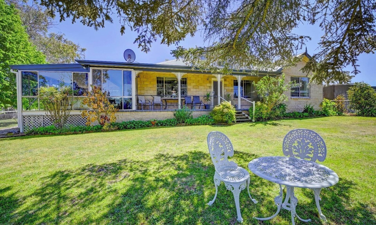 Bendemeer House | COUNTRY ESCAPE ON THE BEAUTIFUL MCDONALD RIVER.