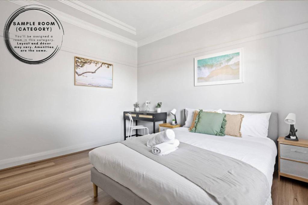 Hurstville House | Cozy Queen Room - Close to Eateries & Shops - Shared Bathroom and Amenities