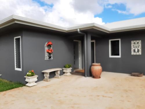 Atherton House | Cozy Room with Separate Entrance and Ensuit Bathroom