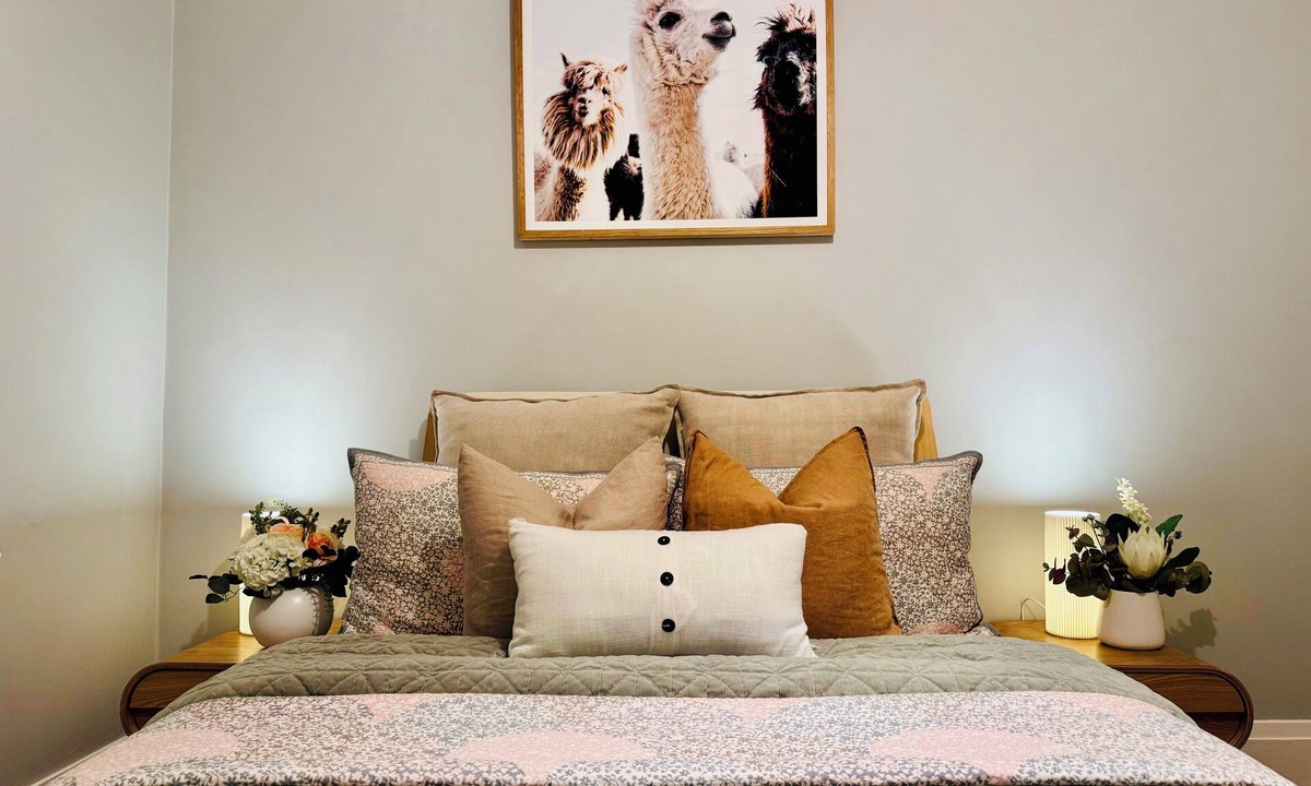 Kings Cross Apartment | Cozy & Spacious City Central Apt. FREE Parking* Walkable 2 Almost Everywhere!