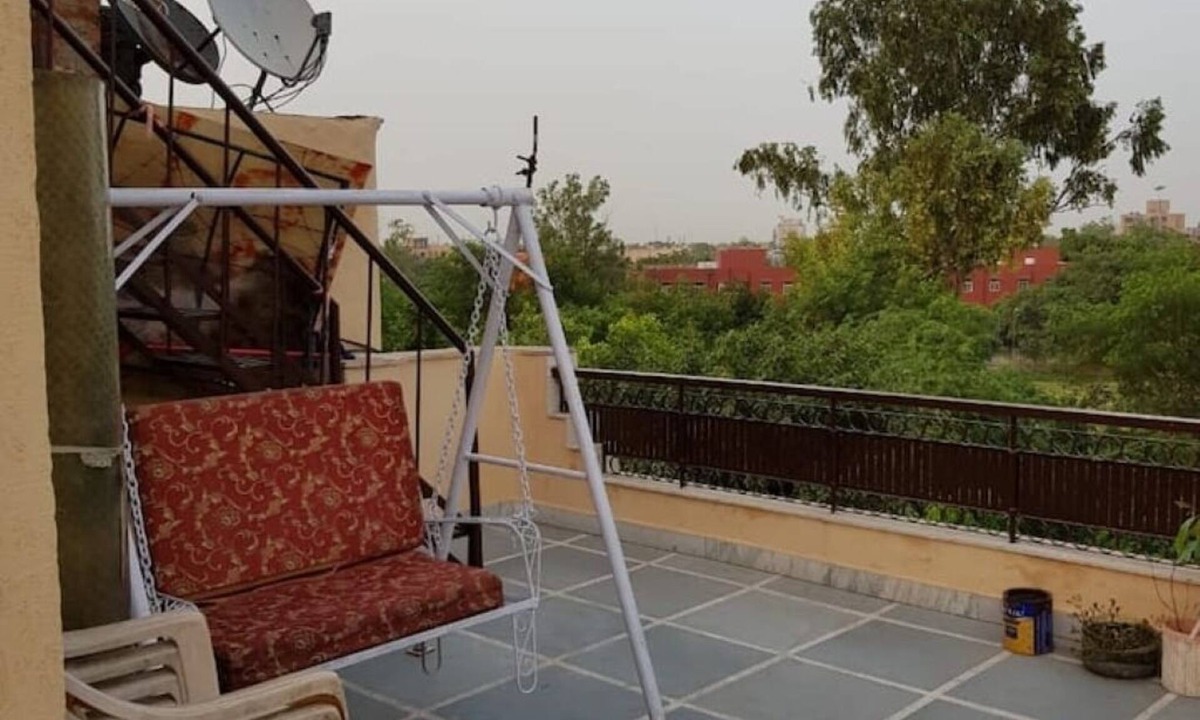 Lajpat Nagar Apartment | Cozy Studio with Private Terrace in Lajpat Nagar – Steps from the Metro!