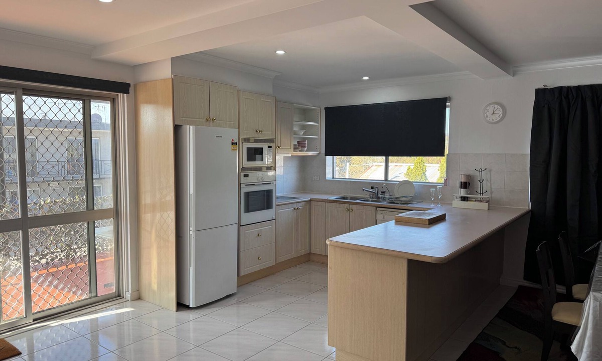 Queanbeyan Hotel | Crest Motor Inn