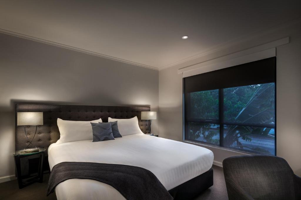 St Kilda West Apartment | Crest on Park