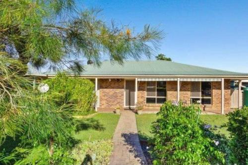 Crestmead House | Crestmead Cottage