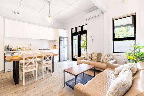 Crows Nest Villa | Crows Nest LemonTree 3 Bedroom Home Nr Metro FreeP