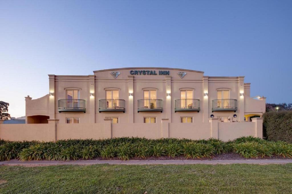Strathdale Hotel | Crystal Inn