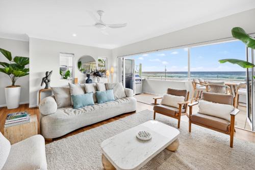 Currumbin House | Currumbin Beach House - Oceanfront