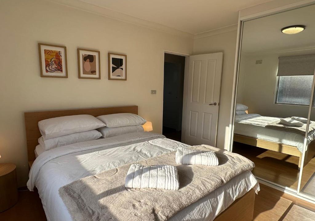 Liverpool Apartment | Cute & Light-filled Apartment - near Liverpool CBD