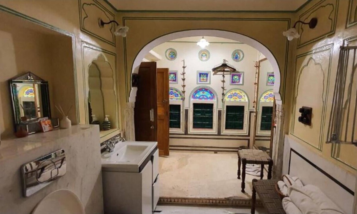Pink City Apartment | Deluxe Double Room with Bath