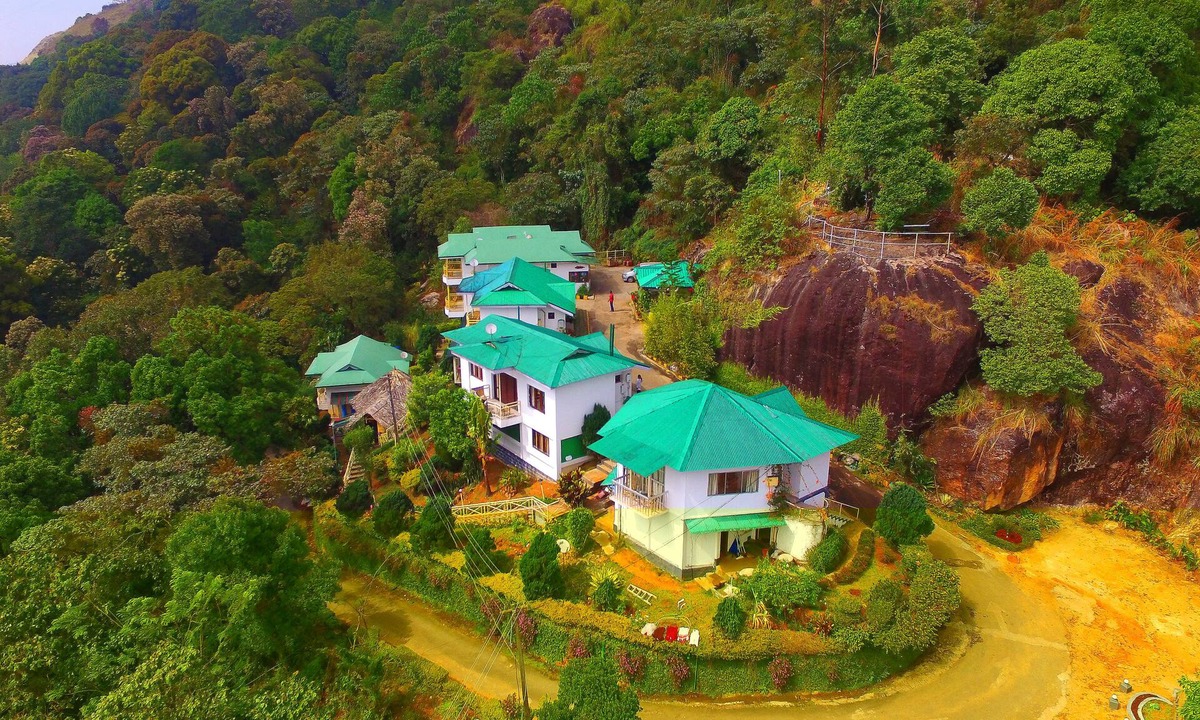 Kannan Devan Hills Hotel | Deshadan Mountain Resort