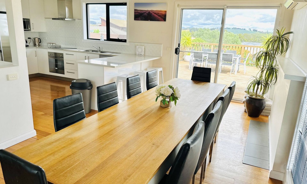 Devonport House | Devonport Serenity - space for the whole family