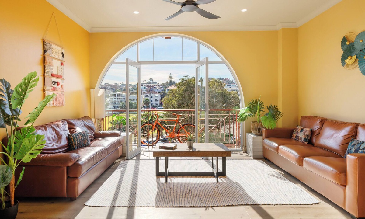 Coogee Apartment | Dog Friendly Apartment in Mad Monkey Hostel, Coogee Beach