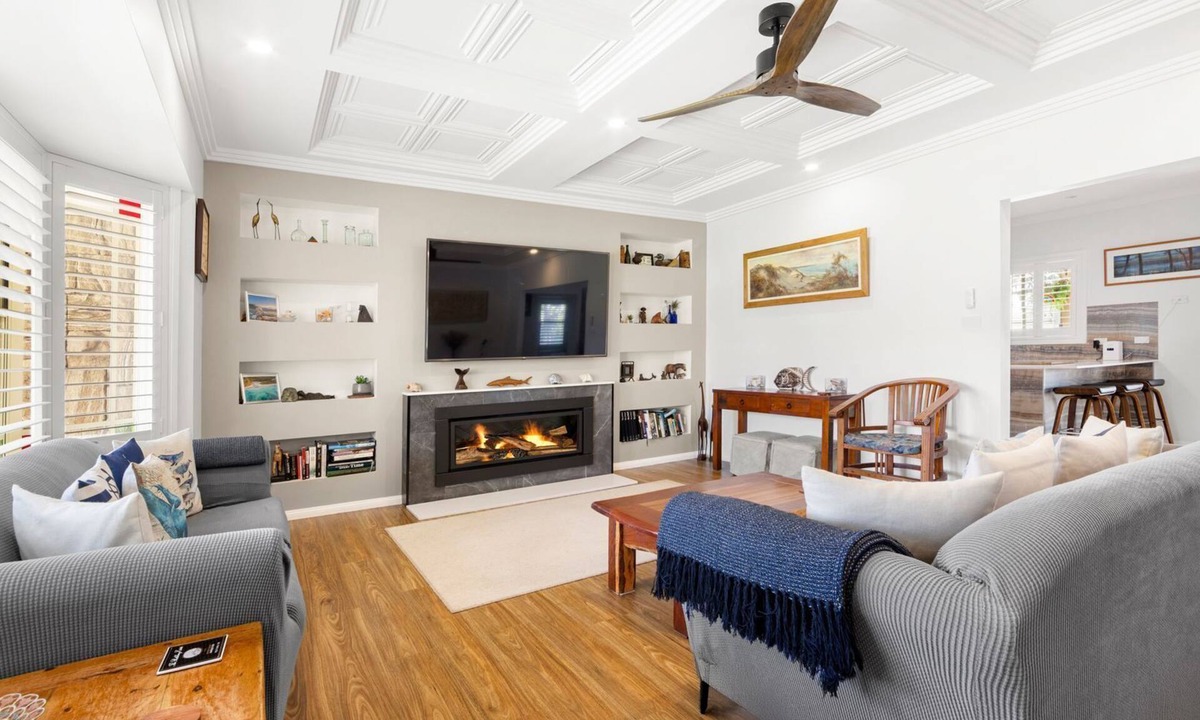 Callala Bay House | Dolphin Cove - Pet Friendly with Fireplace