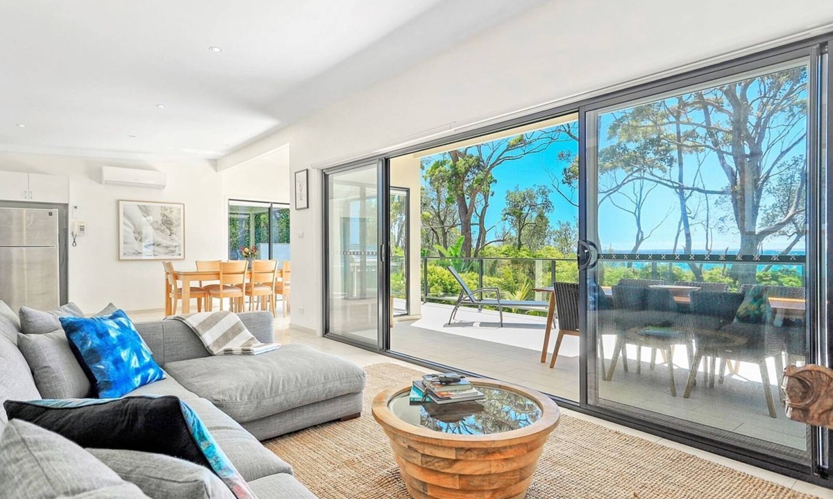 Vincentia House | Dune House Vincentia by Book Jervis Bay