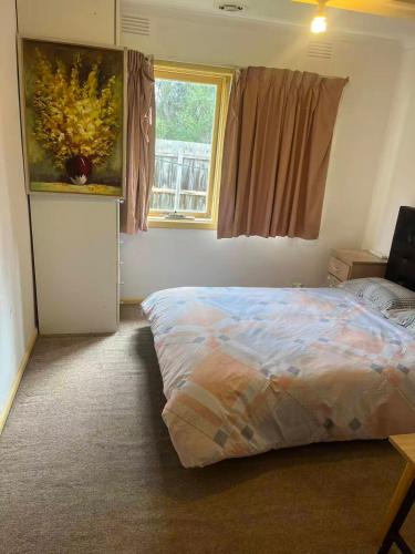 Bundoora House | E Convenient, livable, and close to commercial districts近商圈电车大学便利别墅大床房