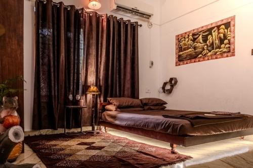 Thiruvananthapuram House | Earth Elements Room by Hexa