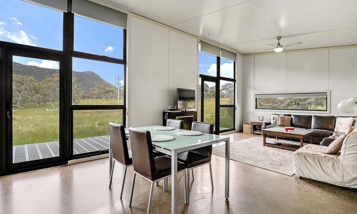 Crackenback Ski Chalet | Ecocrackenback 7 'Sustainable chalet close to the slopes.'