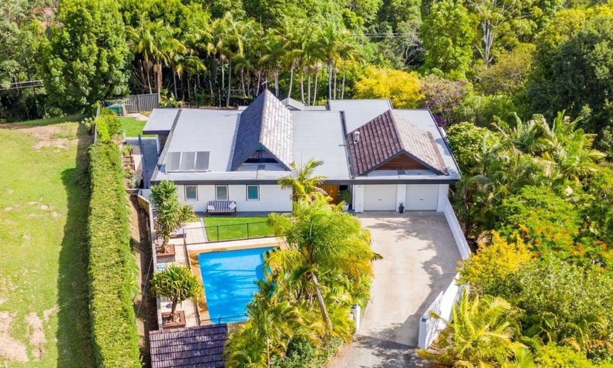 Coffs Harbour House | Eden's Hideaway - luxury living with salt water pool
