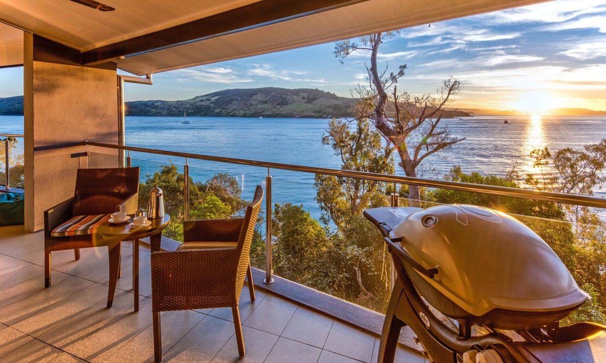 Hamilton Island Villa | Edge 2 Hamilton Island - absolute oceanfront, golf buggy and transfers