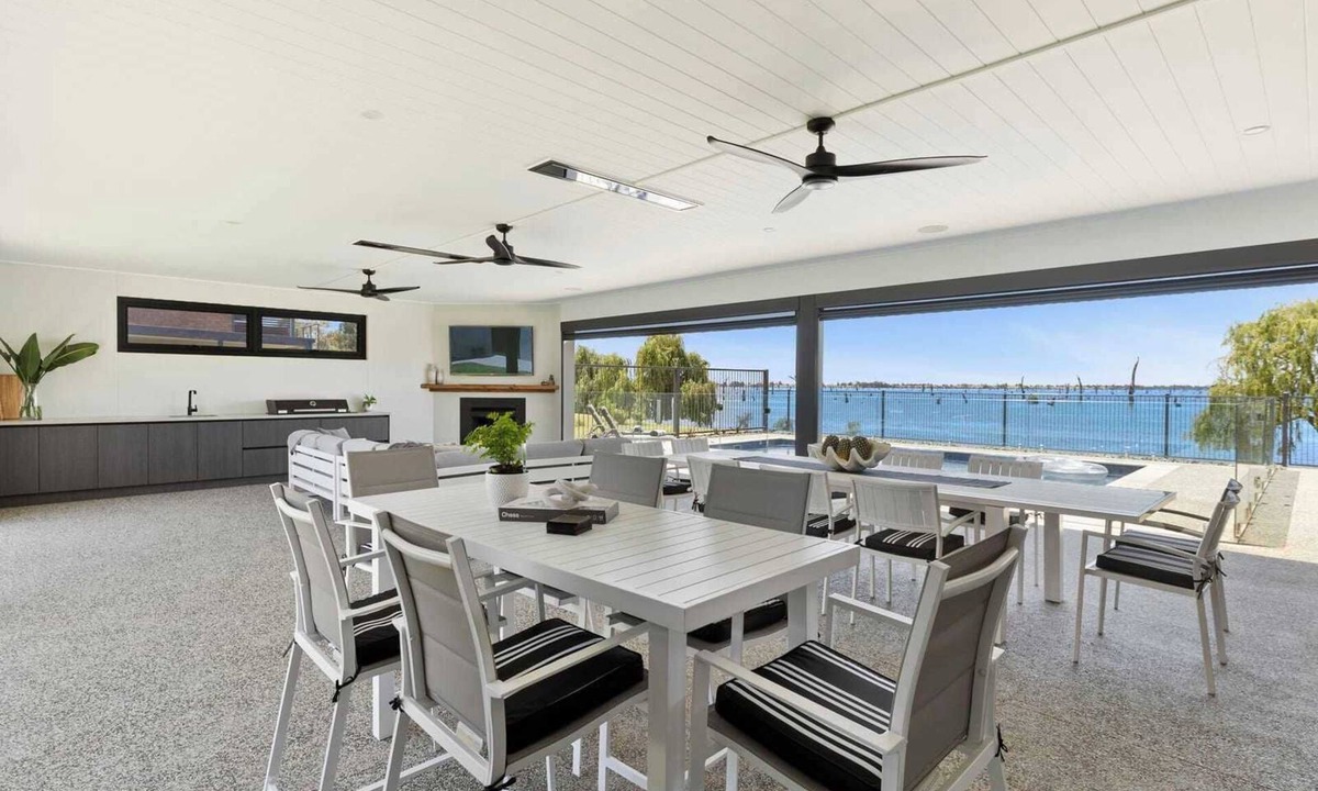 Yarrawonga House | Elements on Waters Edge - Winter Special