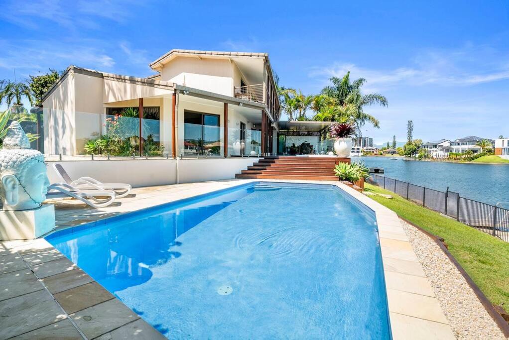 Broadbeach Waters House | Elite Holiday Homes Coobowie Waters
