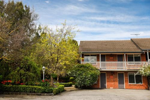 Blackburn North Cabin | Elizabethan Lodge